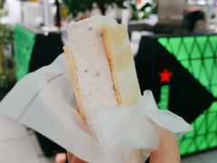 咸焦糖布朗尼-詹爷爷乌节路街头冰淇淋