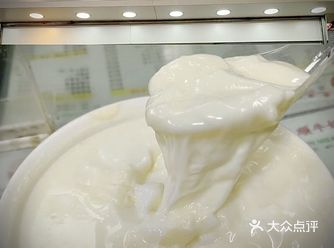 義顺双皮奶的厚厚厚厚奶皮～爱了