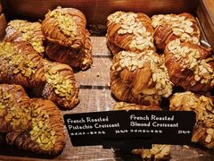 法式烤开心果牛角包-B&C黄油与面包·THE GARDEN BAKERY概念店(世纪汇店)