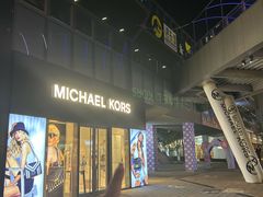 -百年港湾奥特莱斯(香炉礁店)