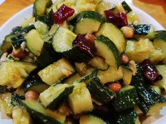 拍黄瓜-回·龙虾铺·盆盆蟹·烧烤大排档(回龙观店)