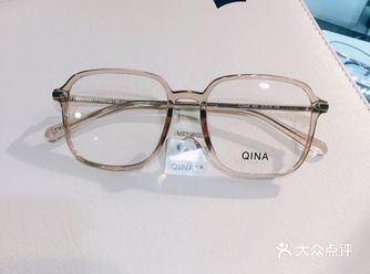 今天看大众点评过来的 第一次来这种楼内的眼镜店 