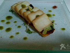 -Noir. Dining in the Dark