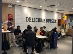 -麦当劳(上海虹桥站30B检票口楼上)