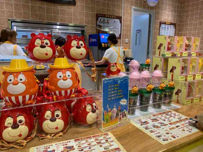 很大一个快餐店,在女娲补天的旁边,不过觉得位置不算