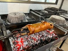 -黄记四更烤乳猪店