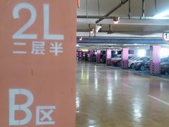 -世纪金源购物中心东区-停车场
