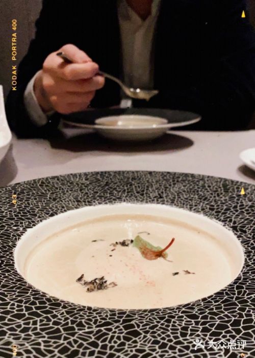 Da Ivo哒伊沃意大利魔镜餐厅(外滩12号店)混合菌菇浓汤配新鲜黑松露图片
