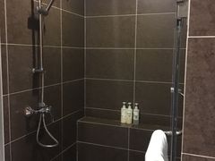 -西安大雁塔科技大学地铁站亚朵酒店