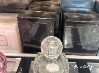 名创优品他们家的香水真的是非常多，每一个都是精致可爱