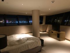 -上海滴水湖皇冠假日酒店