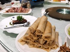 -鞍山大白鲨美食酒店