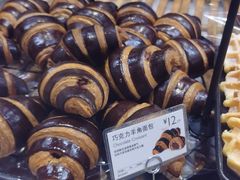 巧克力羊角面包-巴黎贝甜(大宁国际商业广场店)