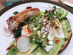 牛油果温泉蛋吐司-O'mills Sourdough Bakery&Bistro(永嘉路店)