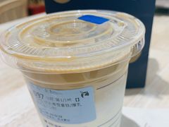 昆仑煮雪拿铁-瑞幸咖啡(岳家嘴地铁站店)