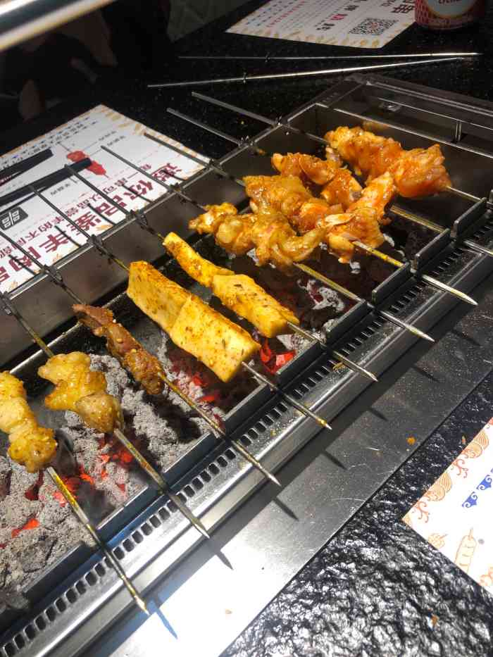 头牌烧烤(宝安固戍店)-"位置:在固戊地铁站f出口大概800米的地.