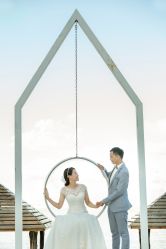-现代经典婚纱摄影