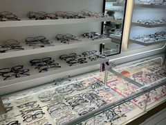 -美式眼镜·授权蔡司.依视路.尼康.豪雅.明月(南翔印象城店)