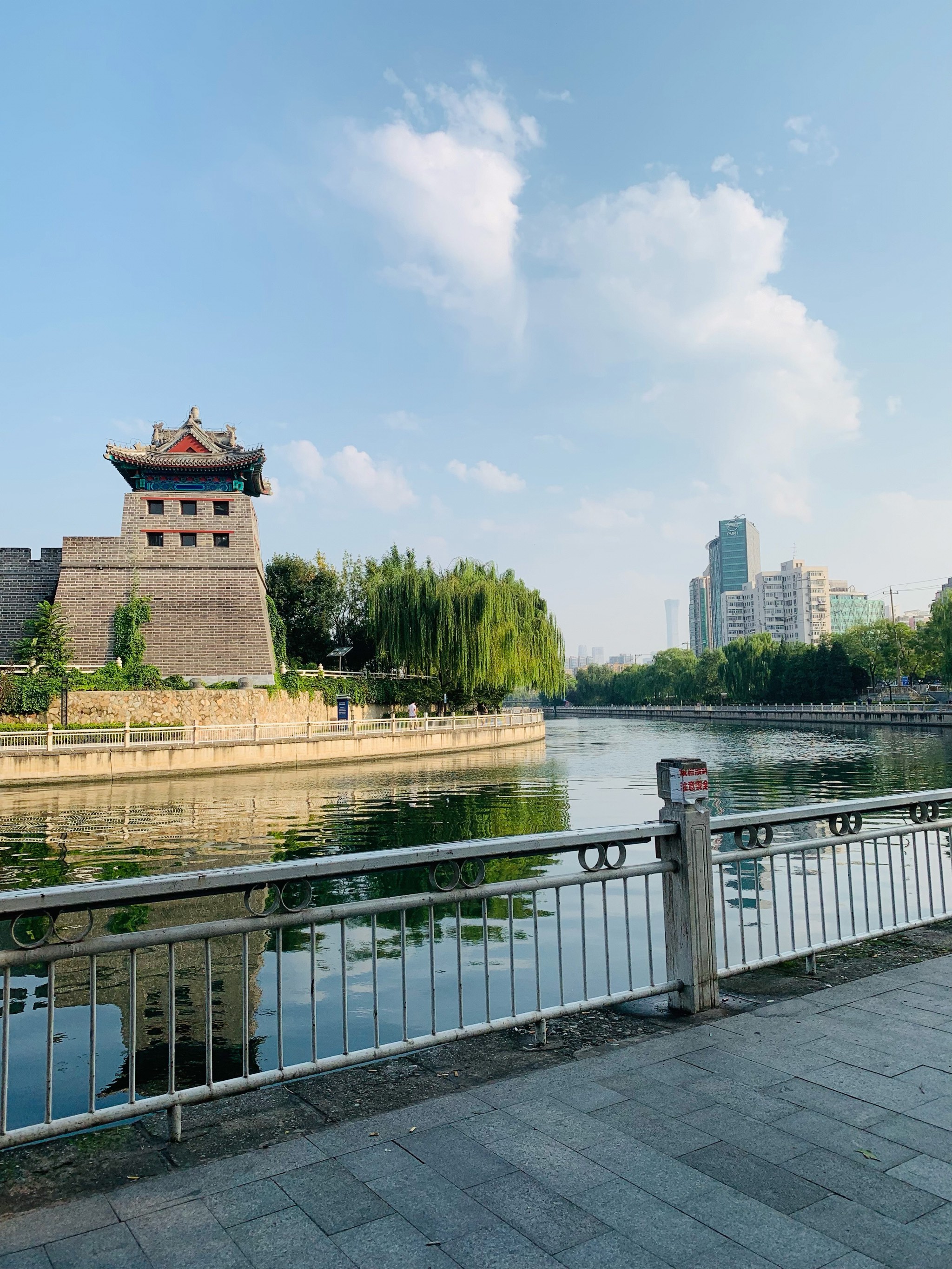 北京南护城河步道图片