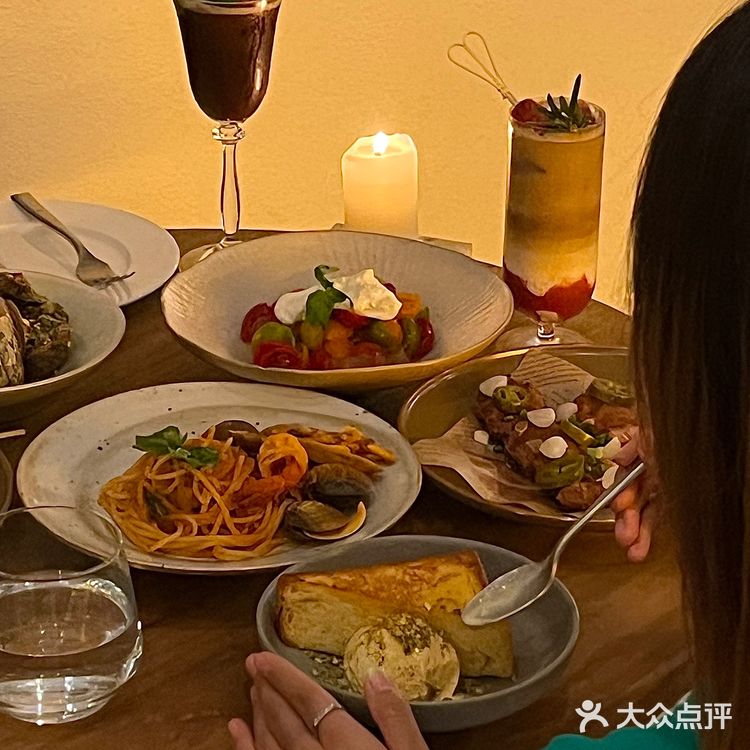 日落下的浪漫🥂藏在巷子里的法式餐酒馆