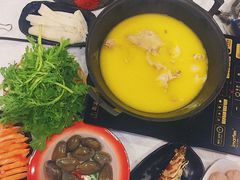 -鲜入围煮花胶鸡海鲜火锅