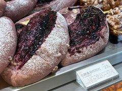 乳酪桑葚核桃包-好利来(上海虹桥新天地Lab主题店)
