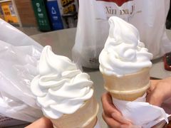-麦当劳甜品站(高德置地广场春广场店)