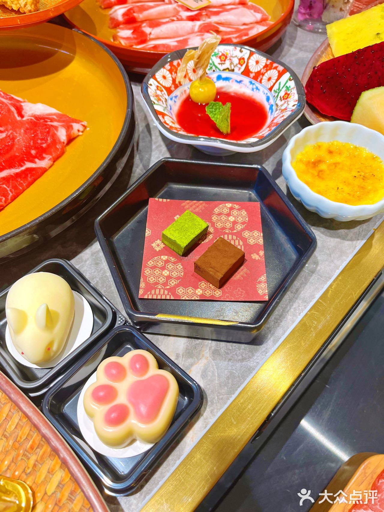 三八带妈妈来吃一绪啦！M9和牛草莓炒酸奶不限量