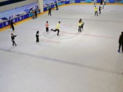 -正佳冰河湾真冰滑冰场