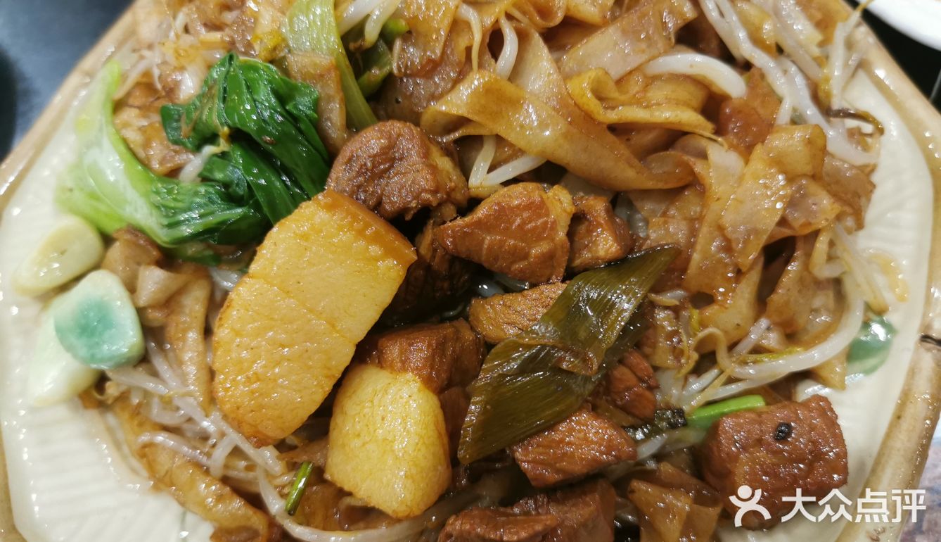 18块12个贼大的饺子，里面的馅料也很丰富