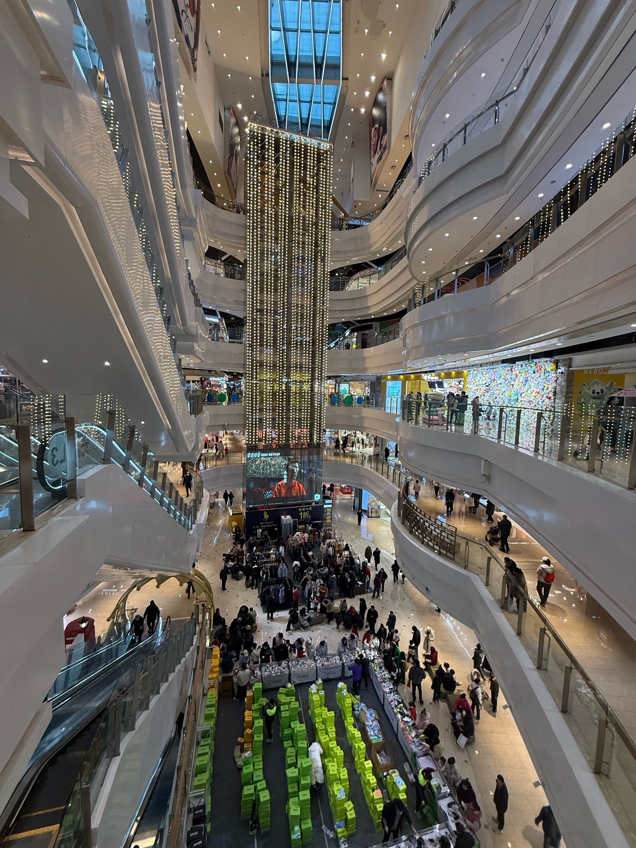 今天是成都伊藤468店闭店倒计时第六天‼️
商场里的人气可能也