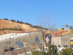 -采薇庄园四季滑雪场