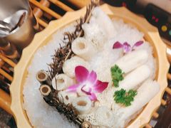 -老牌坊云南鱼豆花火锅(哈西万达店)
