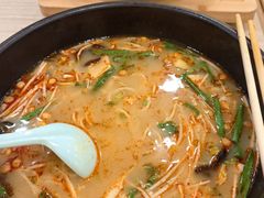 -花馬肆.云南过桥米线(汉神购物广场现场熬汤店)