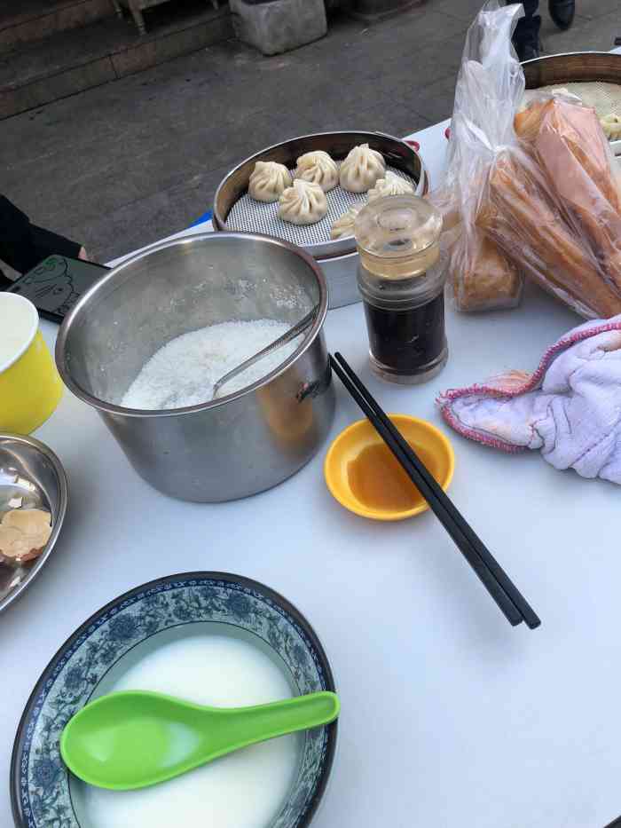 打分 帮热情的阿姨写个评价 四个人早饭吃了二十几