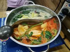 -苗伯妈酸汤火锅