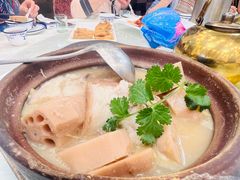猪踭莲藕煲-津津菜馆(绝没分店)