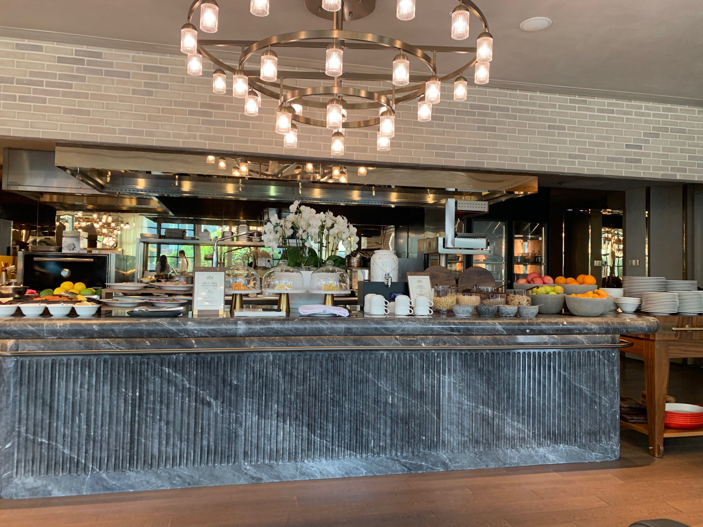 五星级酒店自助餐 环境很好,氛围不错,非常雅