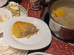 -四囍码头海鲜烧烤自助火锅(外滩南京东路悦荟广场店)