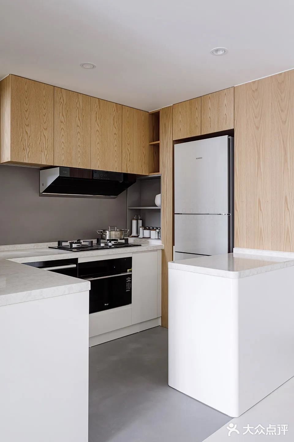 克莱因蓝下的流线型音乐之家 - 蓝境 