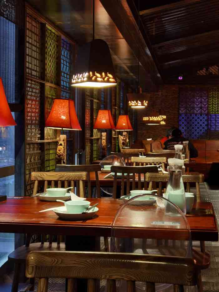 绿茶餐厅(南京万达店)-"进去以后才发现人太多了,太挤了,4人桌要.