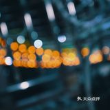 架一炭炉，几串烤肉，一杯冰啤，钟情于夜晚的静