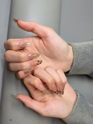 -小黑瓶美甲美睫