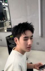 -MOVAN  HAIR莫凡匠人发型屋