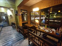 -临江餐馆二楼美食部落
