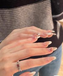 -初心纹眉洗眉·美睫专业店