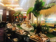 自助取餐区-东方豪景花园酒店·怡景旋转餐厅