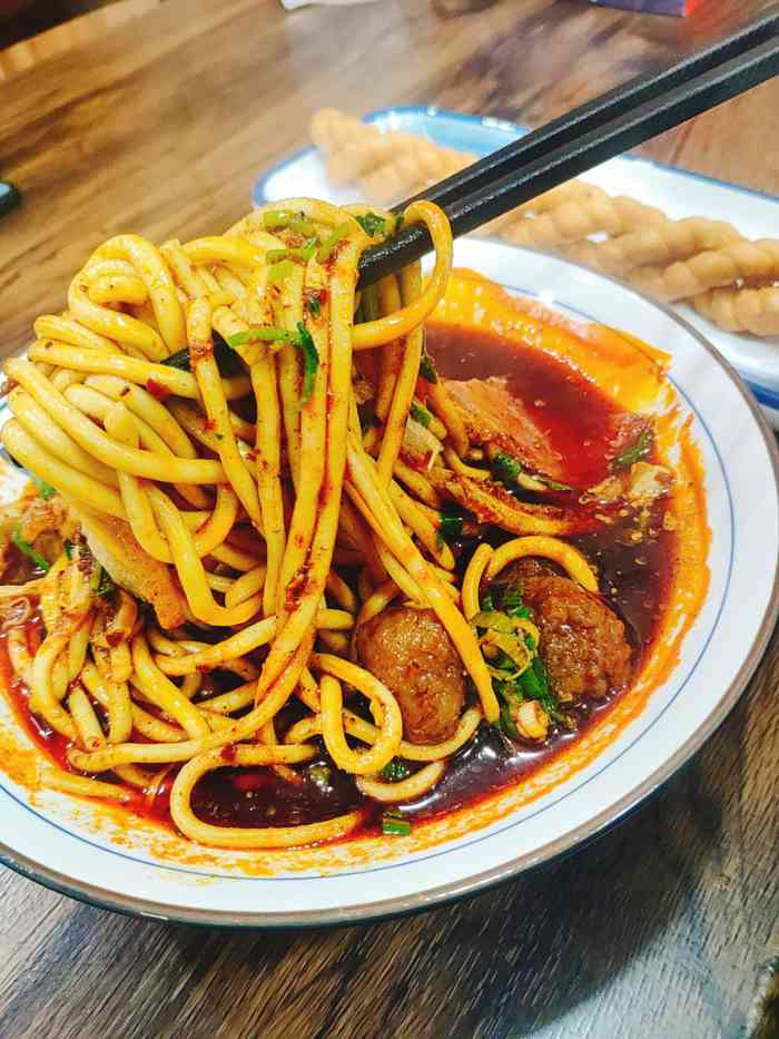 十凤牛肉丸子面-"[薄荷]环境:一进门就闻到了熟悉的味道 .