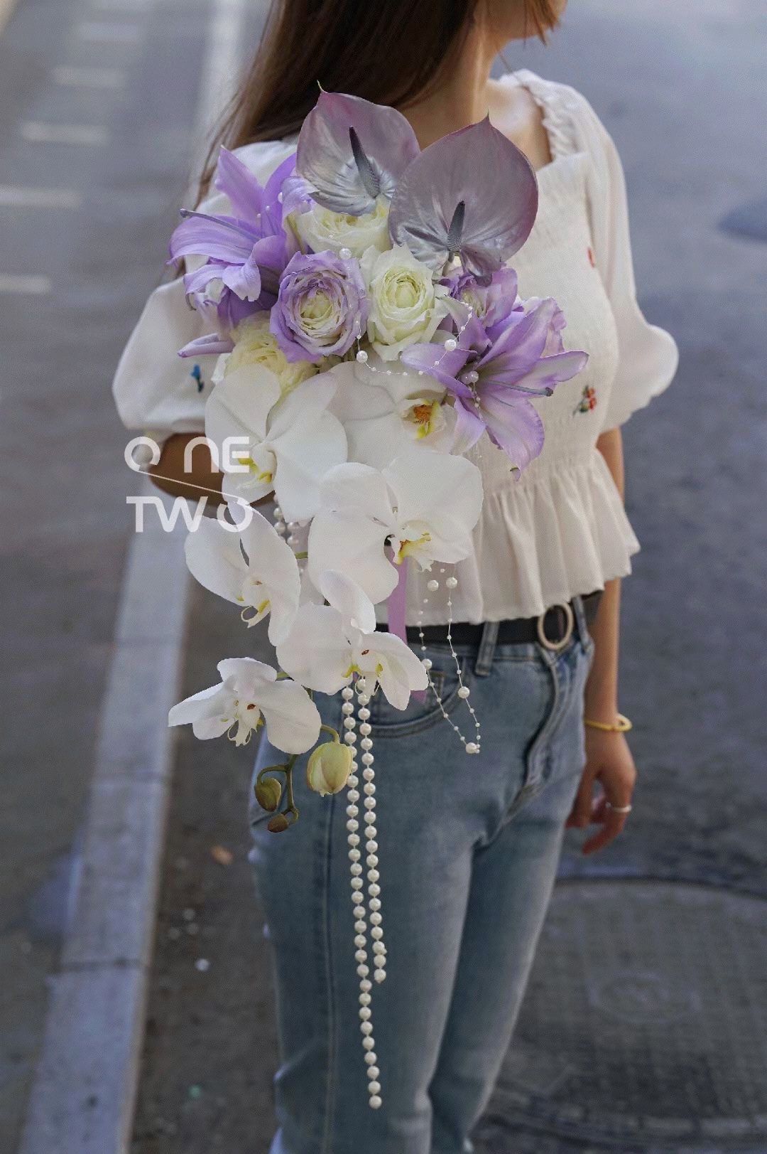 水滴蝴蝶兰手捧花