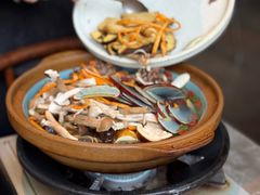 -饱嗝·小炒云南菜·见手青乌鸡汤锅(来凤街国创园店)
